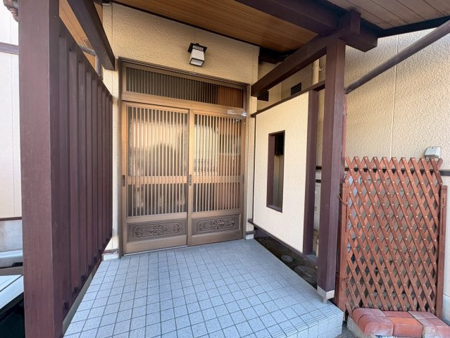 豊田市五ケ丘2丁目　貸家のエントランス