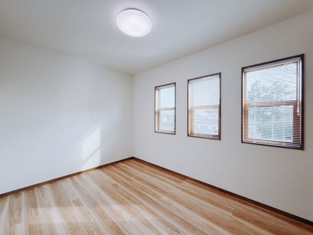 【新築戸建】太田市龍舞町2期の洋室|■洋室｜子供部屋のメリットは「自立心を養うことができる」「自分で整理整頓できるようになる」そして、お子様が成長した際には「プライバシーを確保できる」といい事だらけ♪