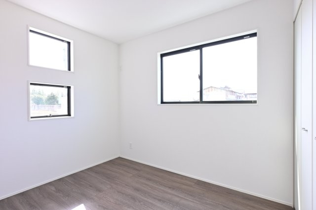 【洋室】 | 太田市新田上江田町　タクトホーム | 2面採光の明るい洋室は子供部屋にもピッタリです♪