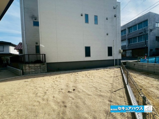 【今からご案内可能】豊明市前後町鎌ケ須　全4棟の庭|【庭】
◆お庭付きの物件です。芝生を敷いたり、ウッドデッキを設置することも可能です。また、ガーデニングスペースとしても利用できます。夏にはお子様用プールを広げられる広さがあります。　　　　　　　　　　