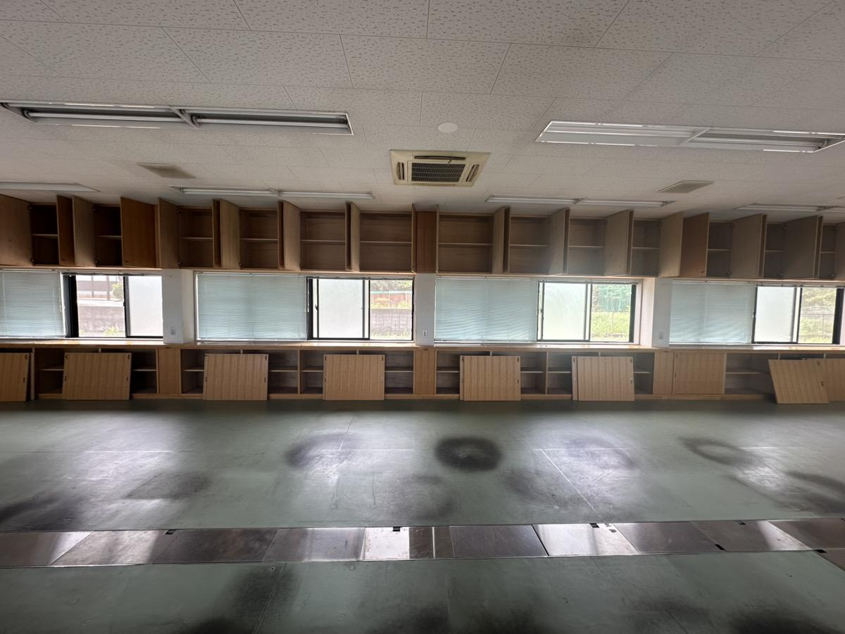 土居町小林　売事務所の内装