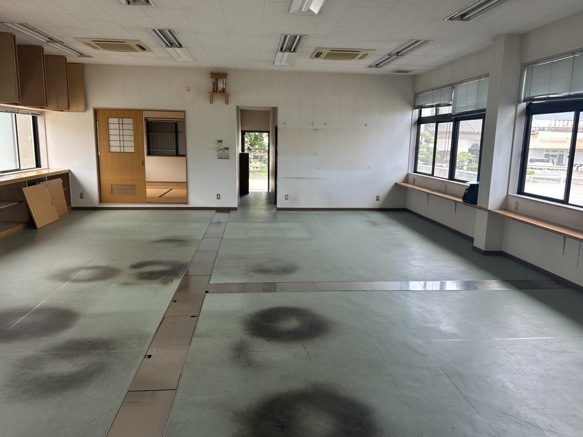 土居町小林　売事務所の内装