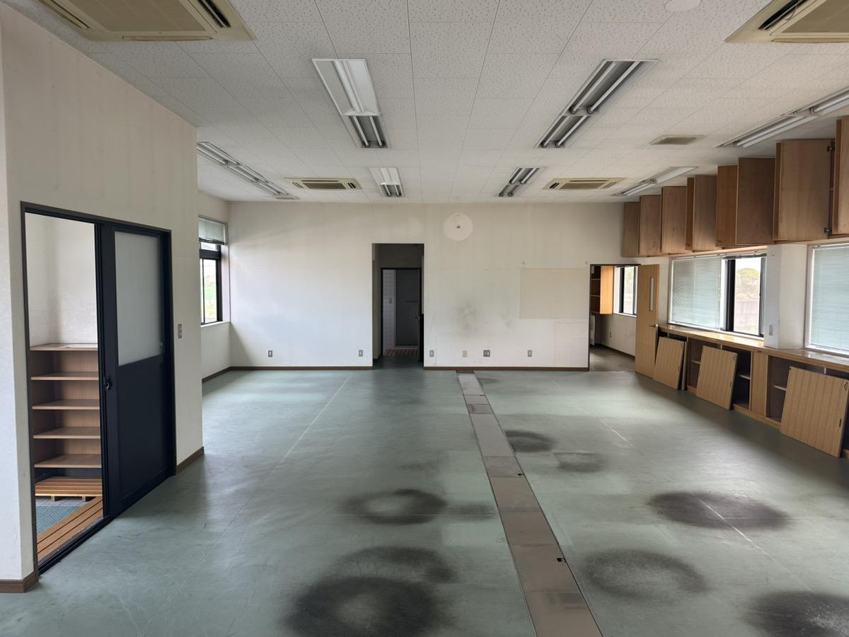 土居町小林　売事務所の内装