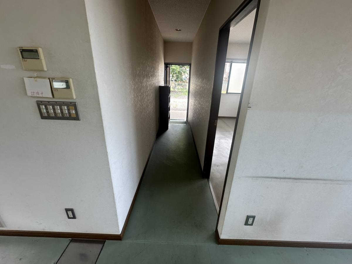 土居町小林　売事務所の内装