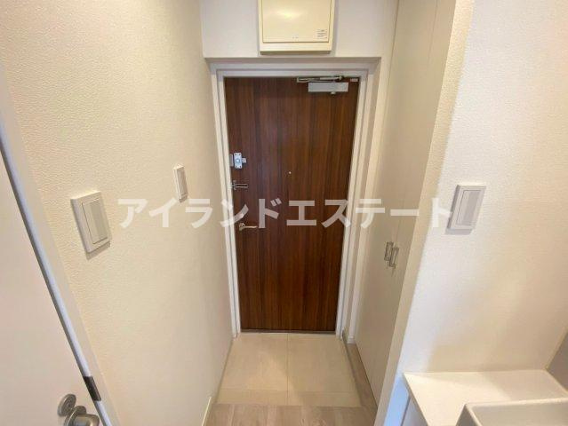 SOCIETY SAKURA-SHIMMACHI　独立洗面台　オートロックの玄関