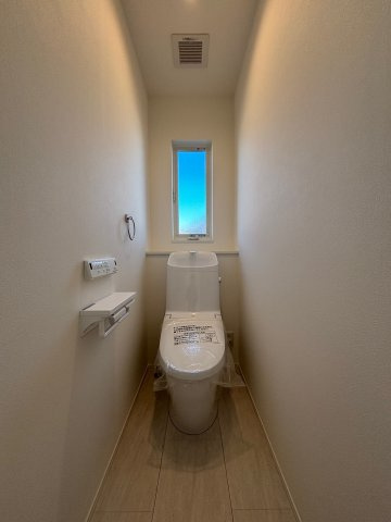 稲沢市北島町千野地新築戸建　１号棟のトイレ|2階トイレ