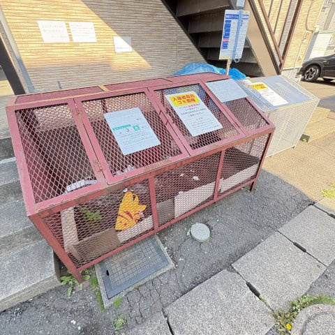 コーポ東園Ｂ棟　（真ん中）のその他共用部分