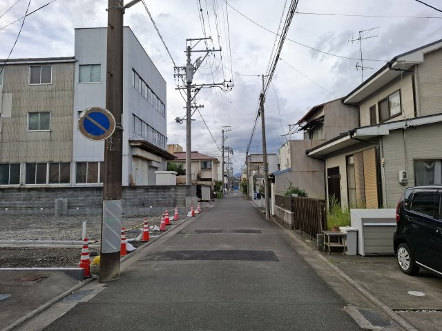 売土地　静岡市葵区田町2丁目の前面道路含む現地写真|前面道路は見通しの良い直線道路です！