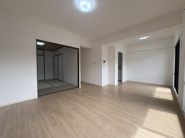 ファミール日進一番館の居間・リビング