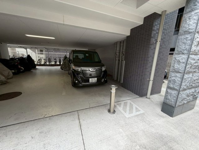 プレサンス京町堀ノースの駐車場