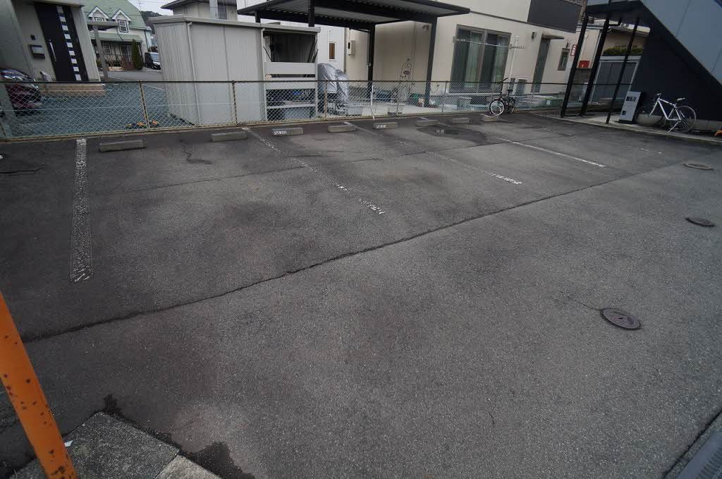グランジ Ａの駐車場