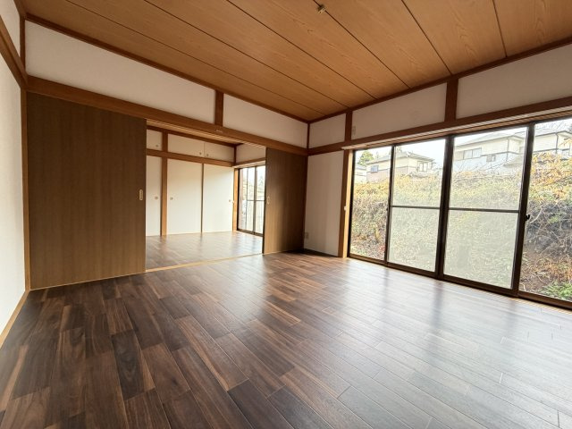 八街榎戸戸建ての居間・リビング