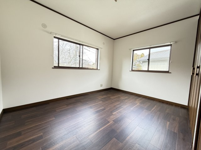 八街榎戸戸建ての洋室