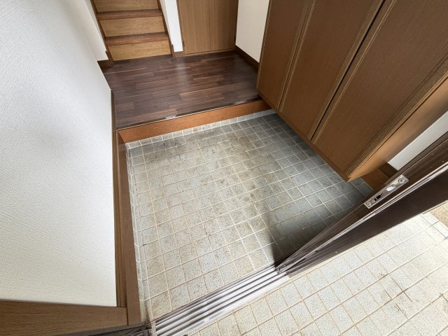 八街榎戸戸建ての玄関