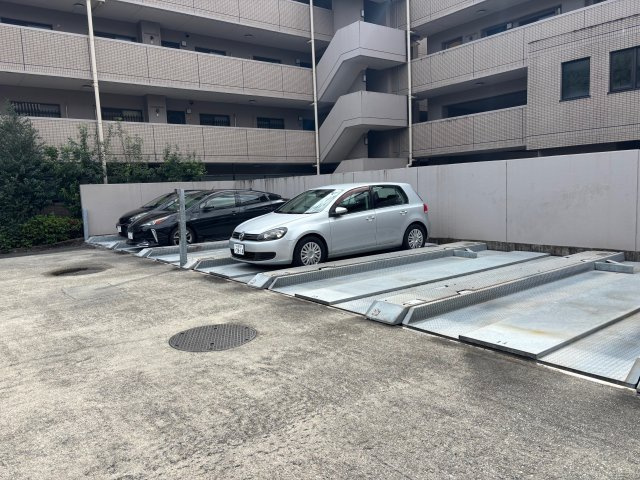 グローリアス有松北の駐車場