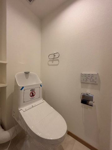 グローリアス有松北のトイレ|温水洗浄機能付トイレ新規交換