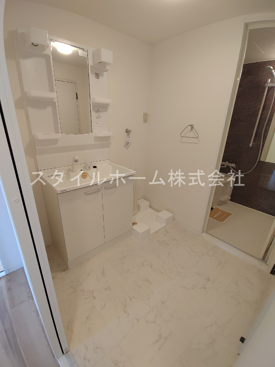 胡蝶羽根井の洗面所|別部屋写真です。