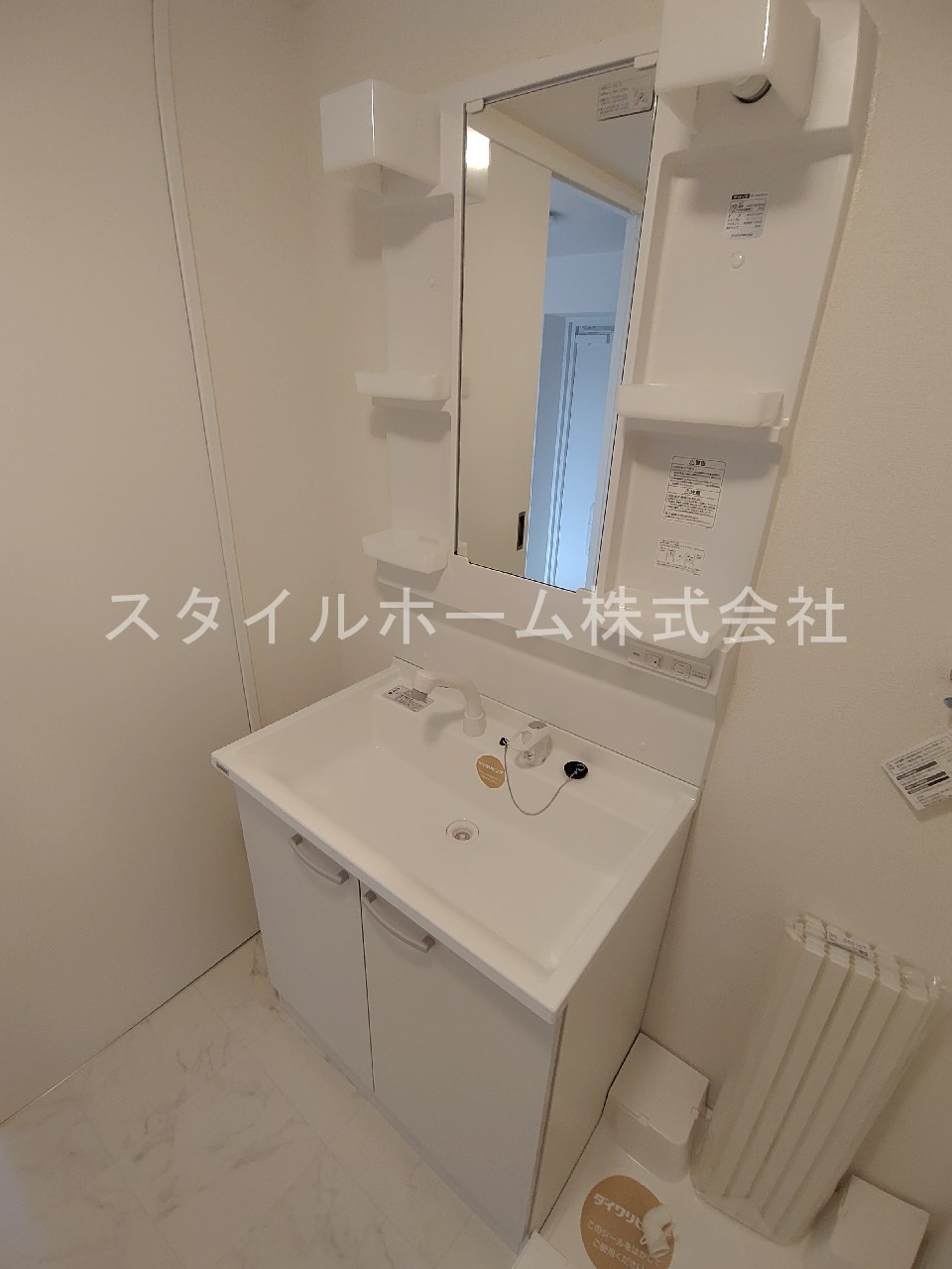 胡蝶羽根井の独立洗面台|別部屋写真です。