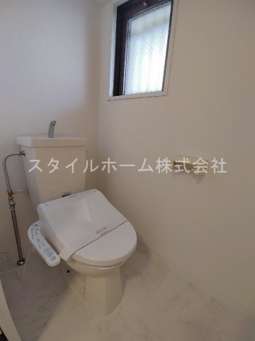 胡蝶羽根井のトイレ|別部屋写真です。