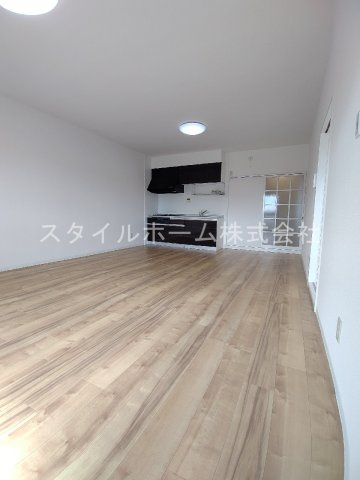 胡蝶羽根井の居間・リビング|別部屋写真です。