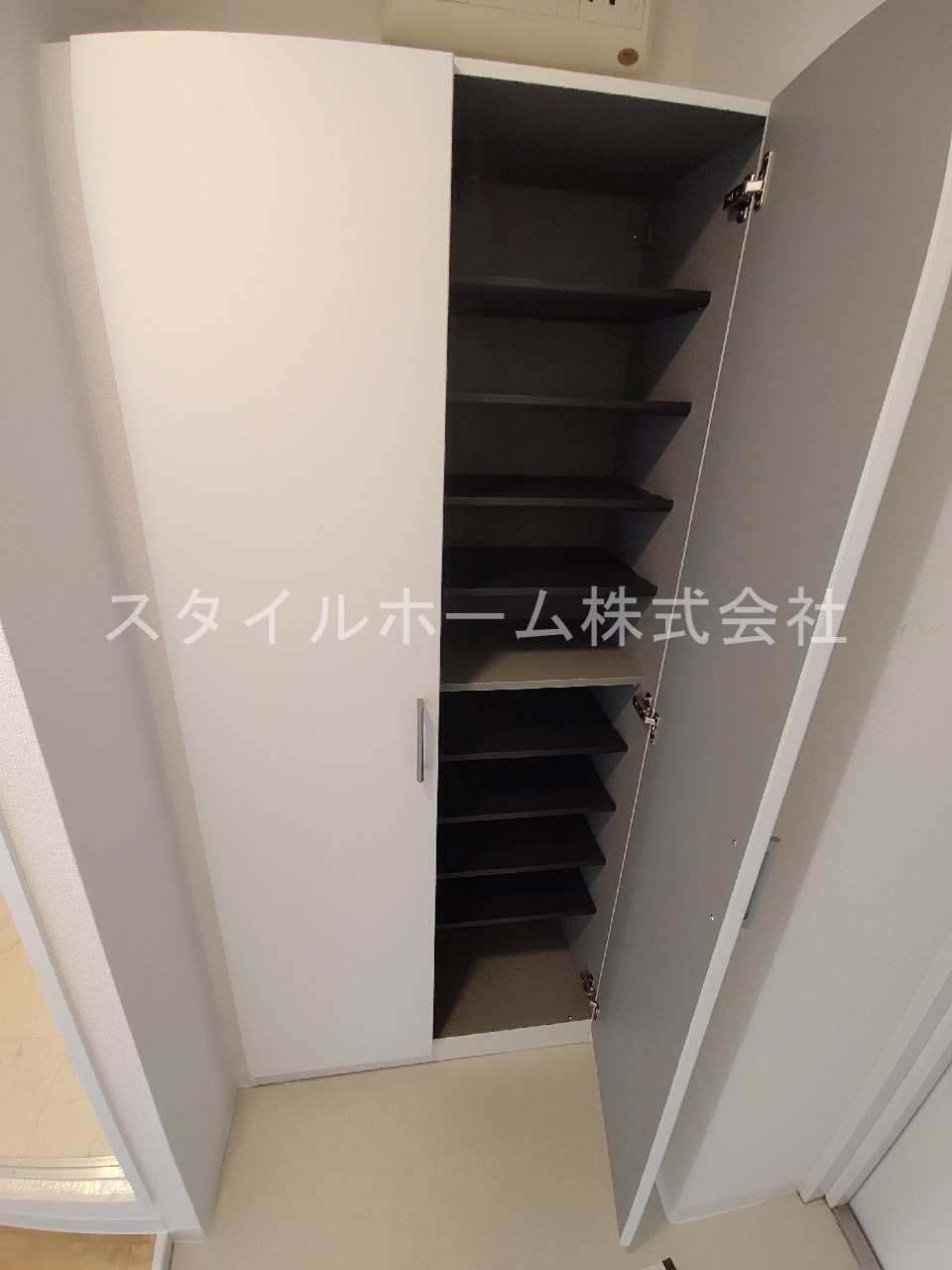 胡蝶羽根井の収納|別部屋写真です。