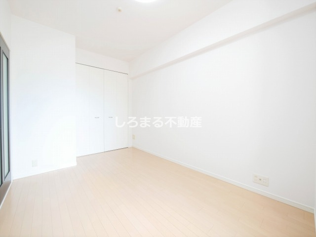 フロンティアタワー九条Ⅲの洋室