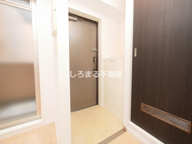 フロンティアタワー九条Ⅲの玄関