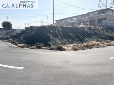 【前面道路含む現地写真】 | 大阪市平野区瓜破東八丁目　建築条件無し土地 | 前面道路は、幅員約8.9ｍあります♪
歩道もあります♪