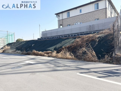 【前面道路含む現地写真】 | 大阪市平野区瓜破東八丁目　建築条件無し土地 | 前面道路は、幅員約8.9ｍあります♪
歩道もあります♪