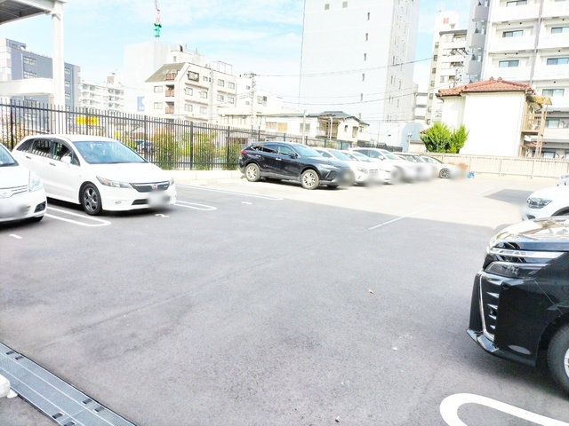 ソレイユ上落合の駐車場|敷地内駐車場です！