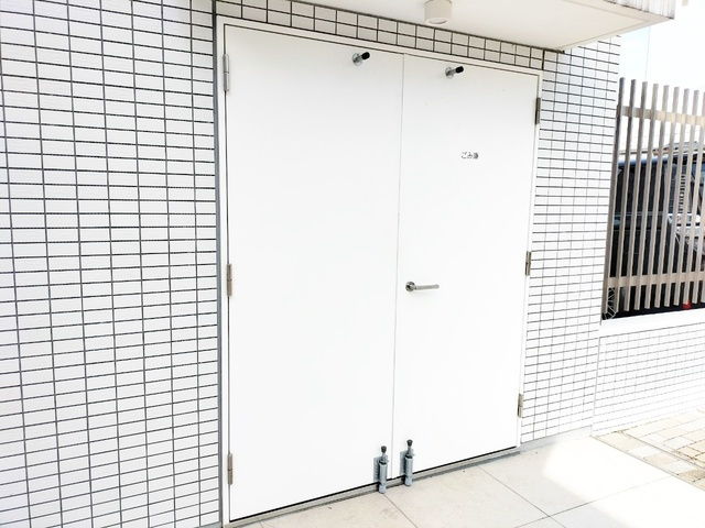ソレイユ上落合のその他共用部分|専用ゴミ置き場。