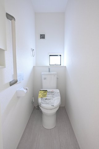 【トイレ】 | 太田市新田上江田町　タクトホーム | 暖房便座などがついた洗浄機能付きトイレです。