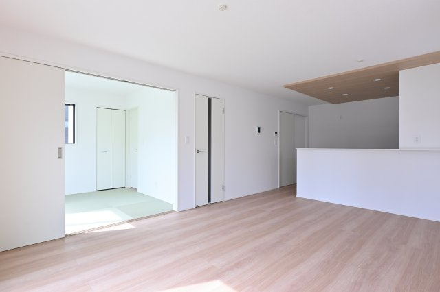 【居間・リビング】 | 太田市新田上江田町　タクトホーム | お友達を呼んでホームパーティーもできる広々ダイニングです♪