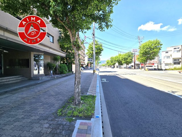 クレストはら南の外観|前面道路を含む現地写真です。