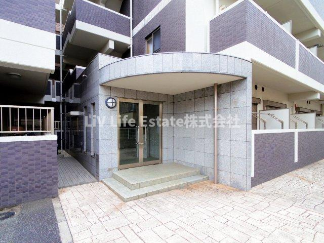 小平市仲町の賃貸マンションのエントランス