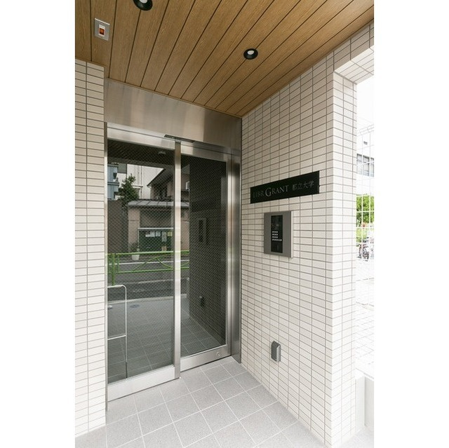 LIBR GRANT都立大学（リバーグラント都立大）のエントランス