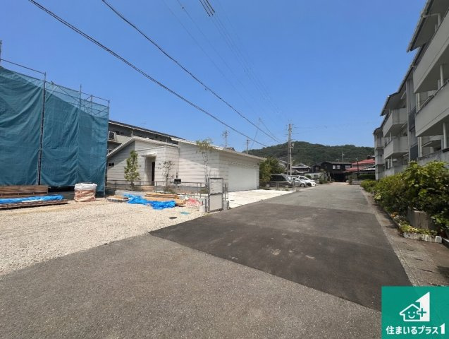 加西市北条町西高室　第2期　新築一戸建ての前面道路含む現地写真|周辺は落ち着いた街並みの住宅地！子育てがしやすい住環境です！まだ未完成ですが、現地でしかわからない事もございます。是非一度ご覧ください。