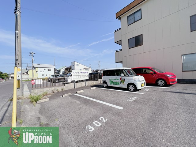 ヴィレッジハヤシの駐車場