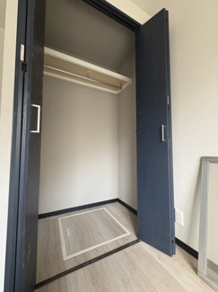 【収納】 | 左近山団地6街区 | 洋室約５帖のクローゼットになります。