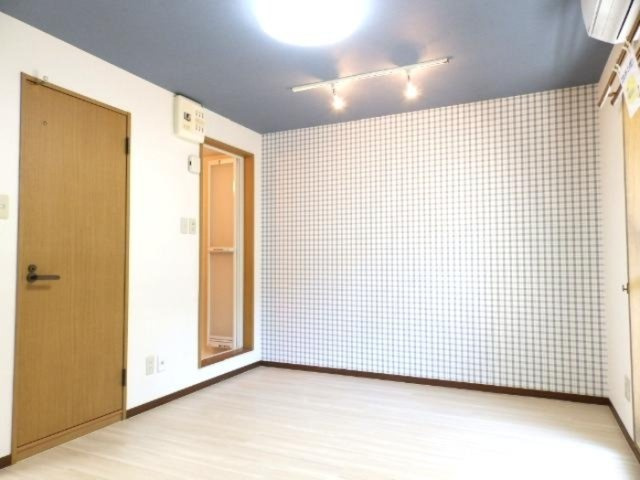 ハイツミレムの内装|１０帖洋室