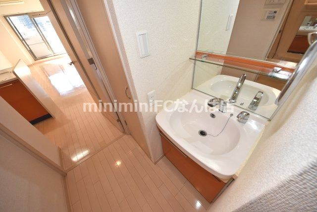 プレサンス本町プライムの洗面所|清潔感ある洗面所です！