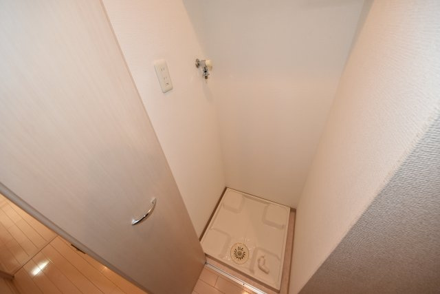 プレサンス本町プライムの設備|洗濯機置き場です！