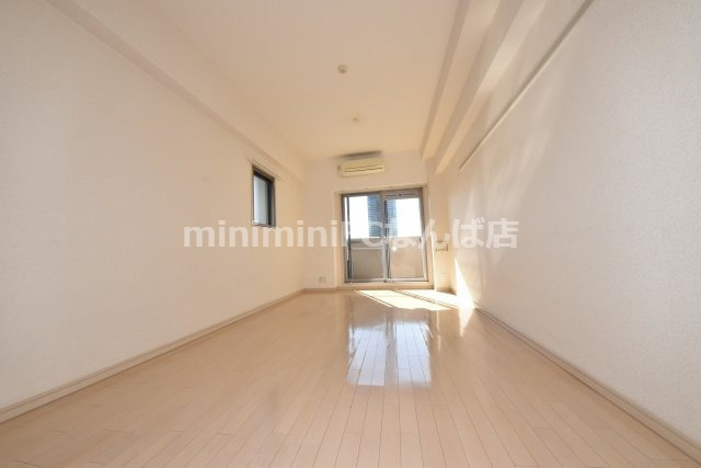 プレサンス本町プライムの居間・リビング|洋室もきれいです！