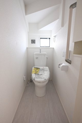 【トイレ】 | 太田市新田上江田町　タクトホーム | 暖房便座などがついた洗浄機能付きトイレです。