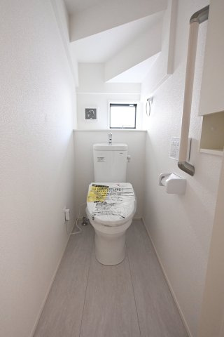 【トイレ】 | 太田市新田上江田町　タクトホーム | 暖房便座などがついた洗浄機能付きトイレです。