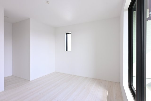 【洋室】 | 太田市新田上江田町　タクトホーム | 2階の各居室にはしっかりとした容量のスペースを確保しているので、お部屋は美しい空間を保てますね♪