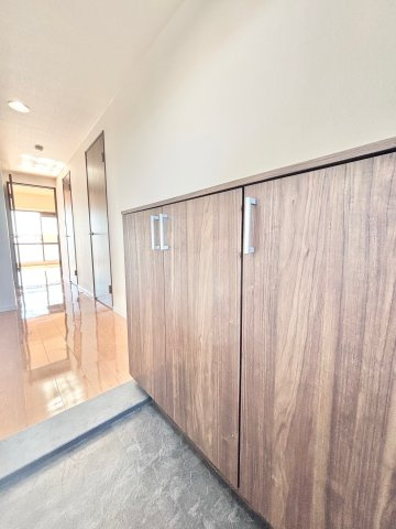 ライオンズマンションニューシティ蟹江六番館の玄関