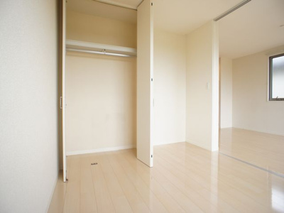 【収納】 | ヴィラフェリーチェB | クローゼット付きでお部屋はスッキリ♪