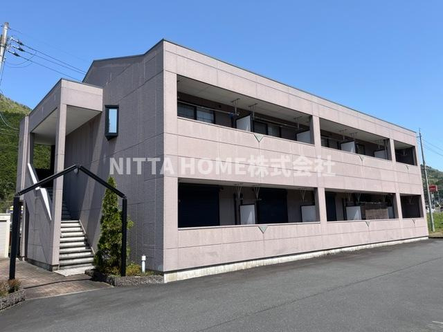 朝来市和田山町桑原のアパートの外観パース|敷地内に駐車場があります◎