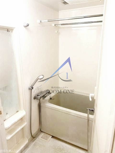 ファーストリアルタワー新宿の浴室|お風呂です。